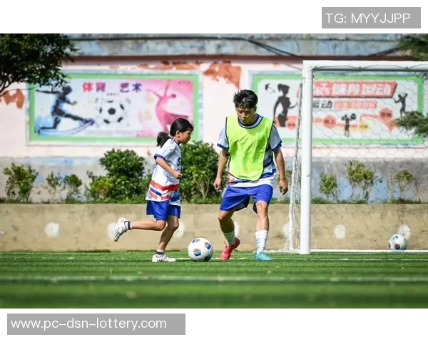 追逐梦想的绿茵场我的足球之路与心灵成长