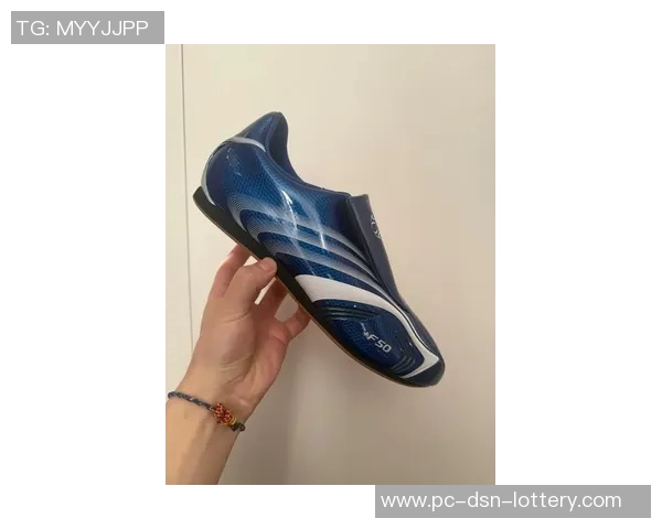 选择适合自己的足球鞋子提升球场表现的秘诀与推荐